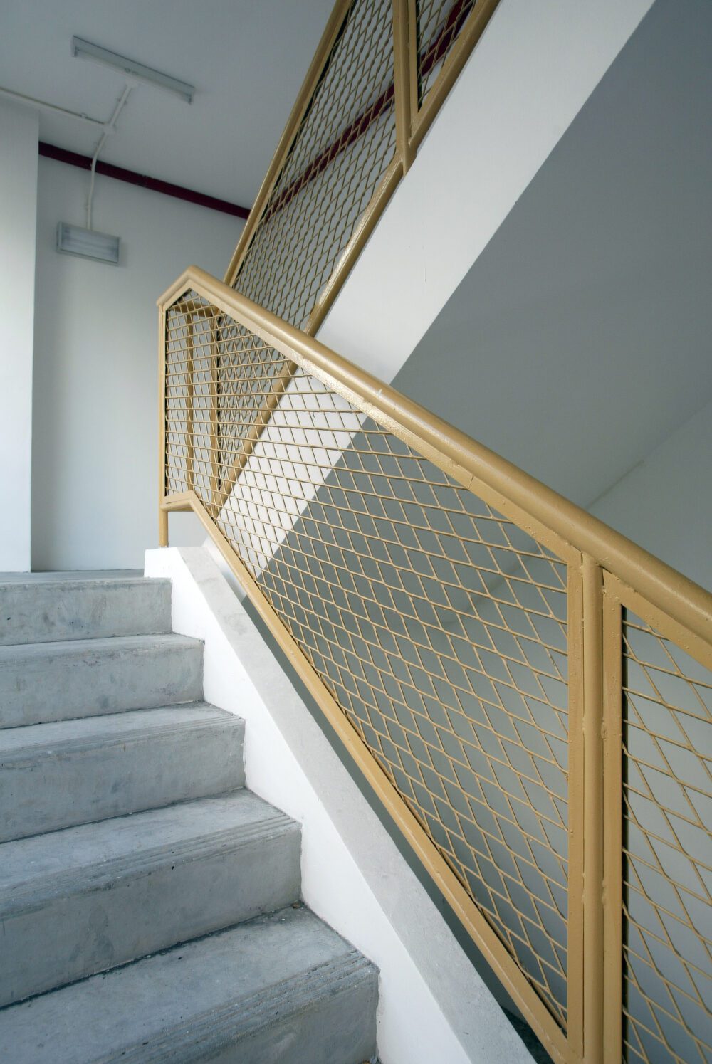 Diamond expanded net application: Stair safety net